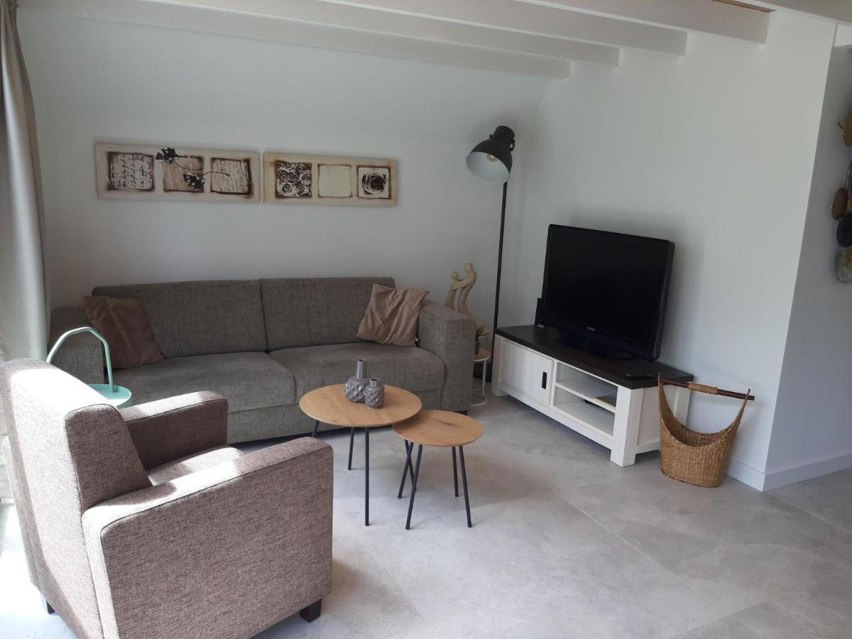 Stylish Holiday Home By The Sea Tuitjenhorn Екстериор снимка